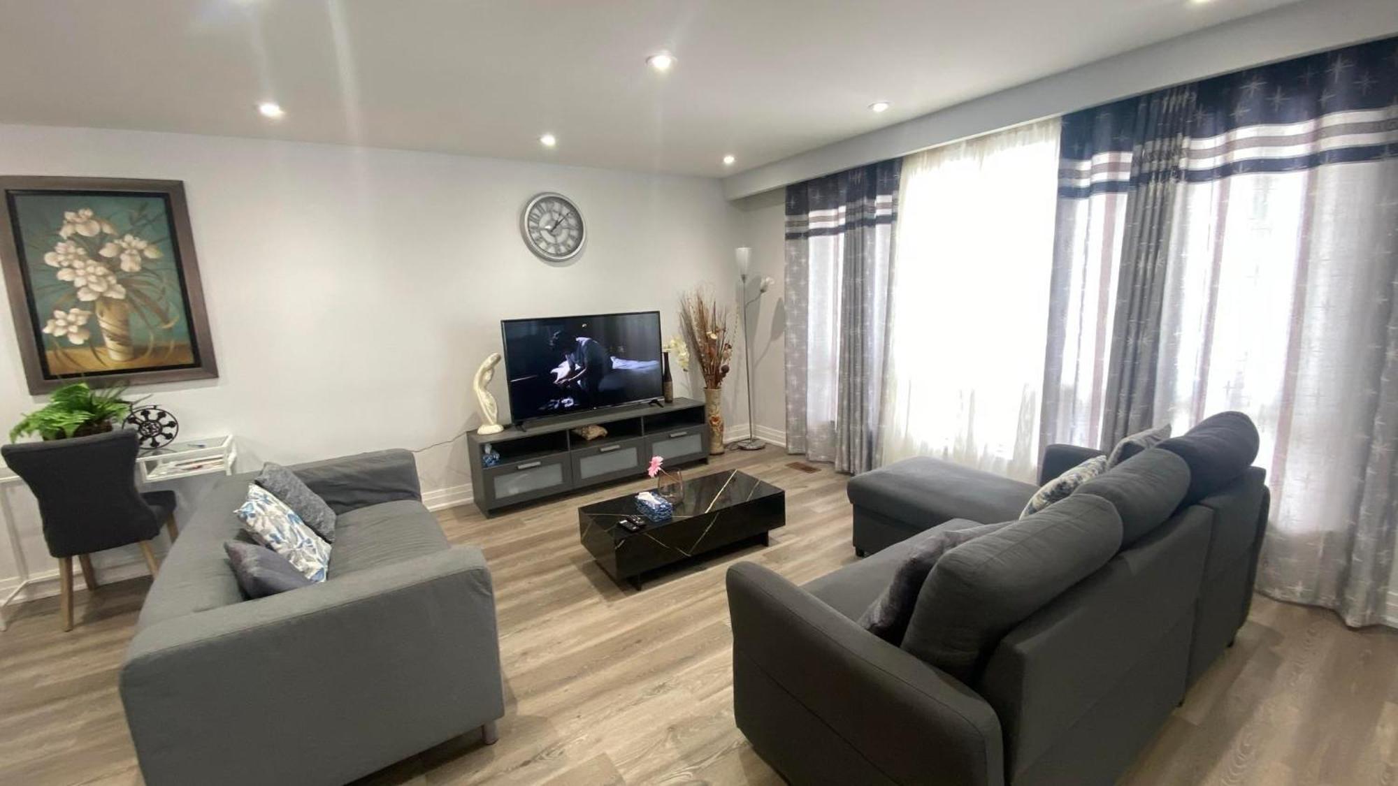 Spectacular 3 Bedroom 2 Wr House - Close To Airport Toronto Dış mekan fotoğraf